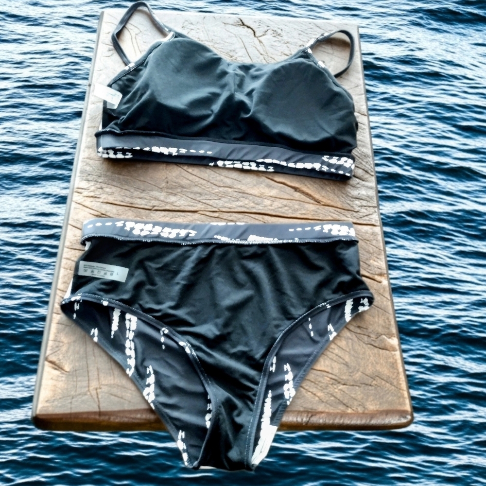 Swimming suit bundle of two (2 piece) Tropical And Black Size Large - Picture 7 of 15